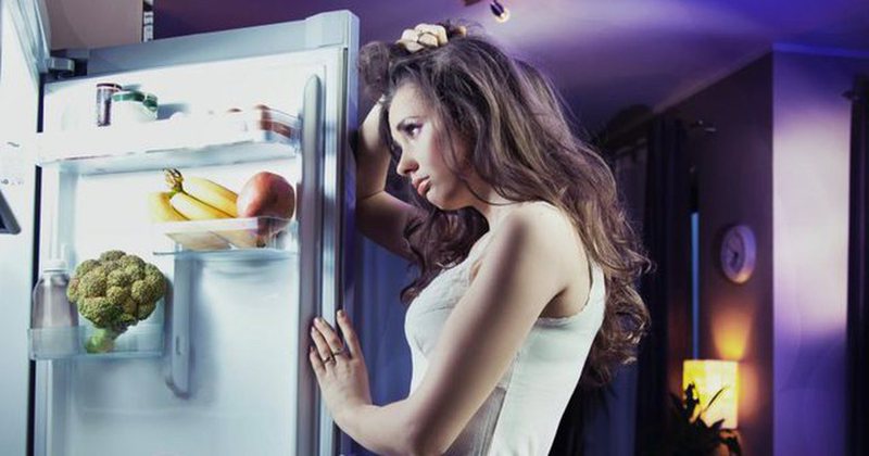 Kujdes! Ka një ushqim që nuk duhet ta hani asnjëherë para gjumit Kujdes! Ka një ushqim që nuk duhet ta hani asnjëherë para gjumit