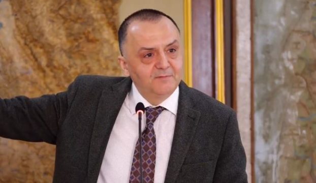 Kur Artan Lame fliste për vdekjen, pasi i shpëtoi një herë: Askush s’e kupton derisa t’ju vijë ajo sekonda që do t’ua marrë të gjitha Kur Artan Lame fliste për vdekjen, pasi i shpëtoi një herë: Askush s’e kupton derisa t’ju vijë ajo sekonda që do t’ua marrë të gjitha