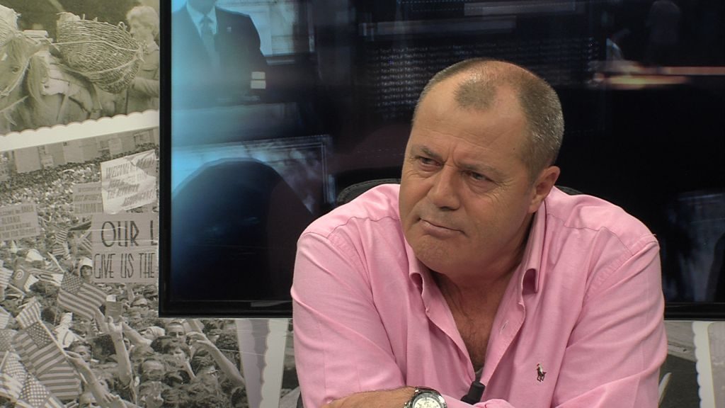 Gazetarët e Albin Kurit revoltohen me Mustafa Nanon: Ti je thjesht një zuzar, që të përdor Rama Gazetarët e Albin Kurit revoltohen me Mustafa Nanon: Ti je thjesht një zuzar, që të përdor Rama