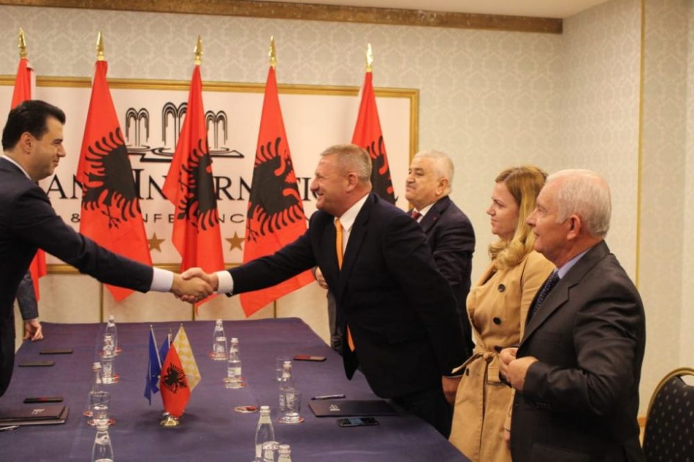 “Filozofi” i pensionuar nga Basha, Nard Ndoka jep këshilla: Luli më preu në besë! SHBA i ka shpallur luftë opozitës, ndaj Berisha s’duhet t’i pyesë “Filozofi” i pensionuar nga Basha, Nard Ndoka jep këshilla: Luli më preu në besë! SHBA i ka shpallur luftë opozitës, ndaj Berisha s’duhet t’i pyesë