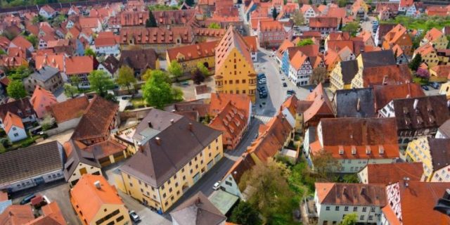 Qyteti i çmuar gjerman: Ka 72 mijë ton diamante të fshehura përgjatë banesave Qyteti i çmuar gjerman: Ka 72 mijë ton diamante të fshehura përgjatë banesave