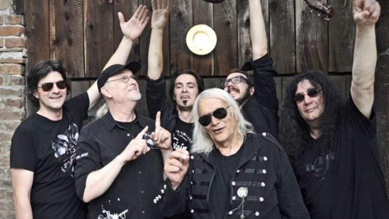 Bilushi i Metës shpjegon pse Rama i bie më qafë Albinit për grupin muzikor “Riblja Corba” Bilushi i Metës shpjegon pse Rama i bie më qafë Albinit për grupin muzikor “Riblja Corba”