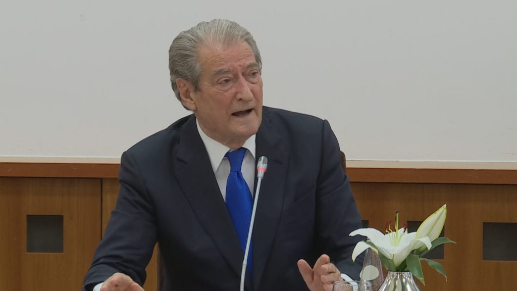 “Ali kimiku”, Lulash qyqari dhe entuziazmi i Andi Bushatit “Ali kimiku”, Lulash qyqari dhe entuziazmi i Andi Bushatit