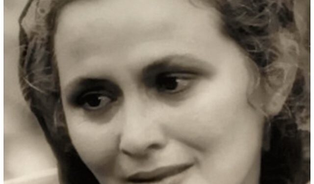 Aktoret shqiptare me mollëzat më të bukura, përpara se të vinte “epoka Botox” Aktoret shqiptare me mollëzat më të bukura, përpara se të vinte “epoka Botox”