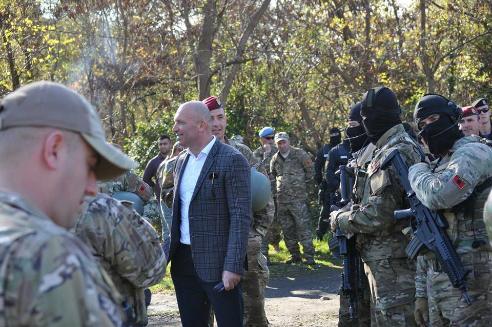 PD: Rama të ketë kujdes, vajzat këto kohë janë të zhveshura dhe afganët s’përmbahen. Mund të kryejnë përdhunime e akte terroriste PD: Rama të ketë kujdes, vajzat këto kohë janë të zhveshura dhe afganët s’përmbahen. Mund të kryejnë përdhunime e akte terroriste