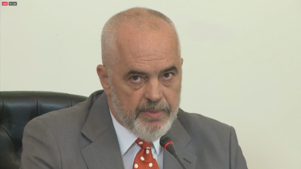 Rama mesazh të prerë socialistëve: Stop qokave, bakshisheve dhe ryshfeteve, duhet gjak i ri Rama mesazh të prerë socialistëve: Stop qokave, bakshisheve dhe ryshfeteve, duhet gjak i ri