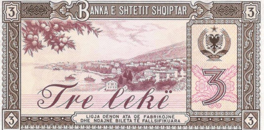 Viti 1985! Ora 8 pa 5 e darkës: Genti, shko bli një kile sheqer, se mos na vjen njeri për vizitë Viti 1985! Ora 8 pa 5 e darkës: Genti, shko bli një kile sheqer, se mos na vjen njeri për vizitë