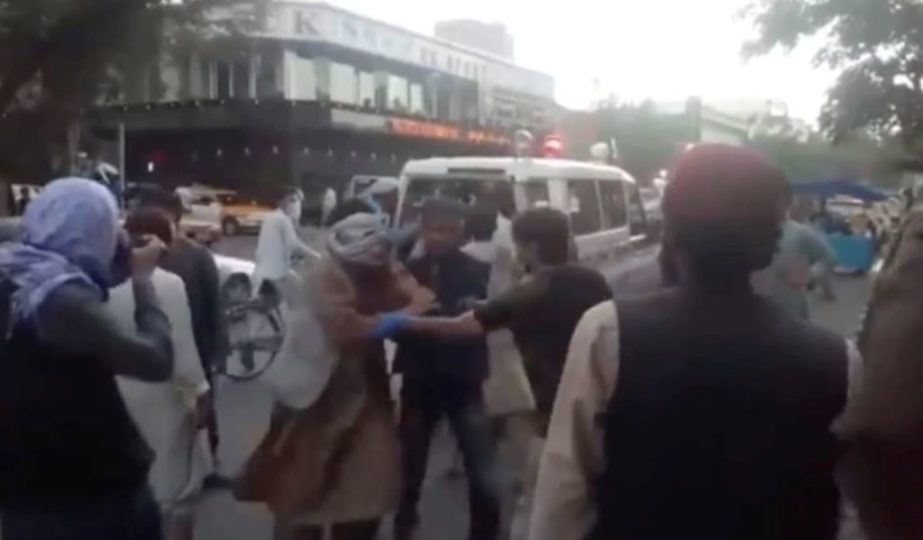 Sulmi terrorist në Kabul, disa prej viktimave janë amerikanë: Konfirmohet nga Pentagoni. Dyshohet se pas sulmit qendron ISIS, jo talebanët Sulmi terrorist në Kabul, disa prej viktimave janë amerikanë: Konfirmohet nga Pentagoni. Dyshohet se pas sulmit qendron ISIS, jo talebanët