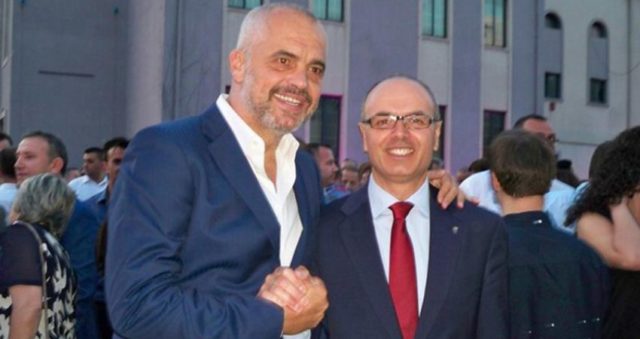 Deputeti socialist: Ta shpëtojmë PS-në nga duart e “maliqëve” të administratës Deputeti socialist: Ta shpëtojmë PS-në nga duart e “maliqëve” të administratës