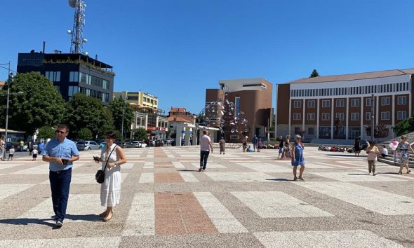 Dështon protesta në Korçë! Korçarët u japin leksion qytetarie çingijeve, daullexhinjve dhe patriotëve të Facebook (Foto) Dështon protesta në Korçë! Korçarët u japin leksion qytetarie çingijeve, daullexhinjve dhe patriotëve të Facebook (Foto)