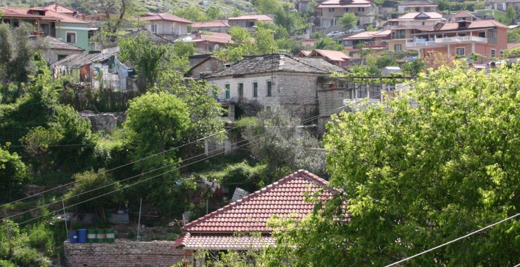 Fyerja reale që i bëjnë Lazaratit Fyerja reale që i bëjnë Lazaratit