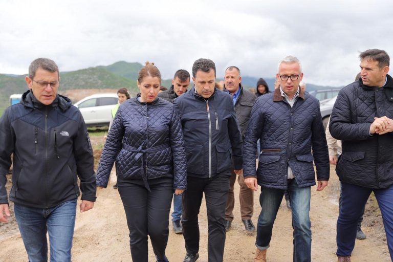 Zjarret në vend, Peleshi: Në gjirin e Gramës ka pasur një vatër të re dhe një rindesje në Dukat. Dyshime për zjarrëvënie të qëllimshme