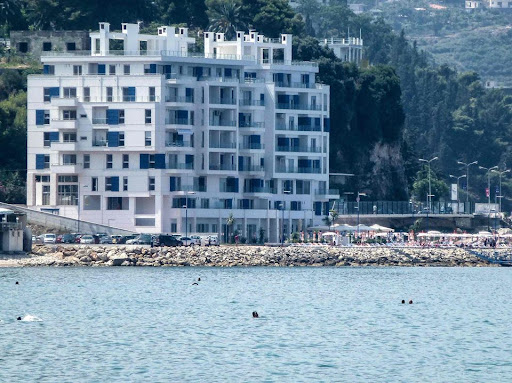 Nga “Delijorgji”, “Basha” e “Bechetti”, qeveritë i sulmojnë, por janë shqiptarët që paguajnë miliona euro për ta! Nga “Delijorgji”, “Basha” e “Bechetti”, qeveritë i sulmojnë, por janë shqiptarët që paguajnë miliona euro për ta!