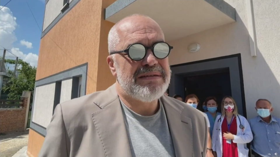 A do të jenë afganët barrë për Shqipërinë? Rama flet për BBC: Kemi jetuar në regjim si ai i talebanëve. Nëse nuk i ndihmojmë, do i etiketojnë si tradhtarë A do të jenë afganët barrë për Shqipërinë? Rama flet për BBC: Kemi jetuar në regjim si ai i talebanëve. Nëse nuk i ndihmojmë, do i etiketojnë si tradhtarë