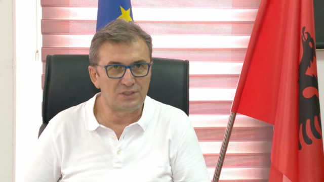 Këtej u bëjnë thirrje qytetarëve të vaksinohen, këtej thonë nuk ju bënë punë? Brataj: Vaksina nuk garanton pavdekshmërinë! Këtej u bëjnë thirrje qytetarëve të vaksinohen, këtej thonë nuk ju bënë punë? Brataj: Vaksina nuk garanton pavdekshmërinë!