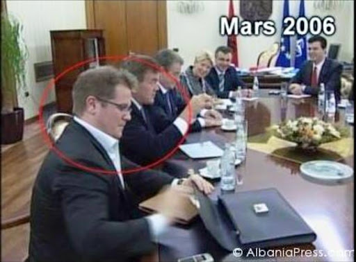 Kallash, Kallash dhe një “pallash” sot… “për patriotët” Kallash, Kallash dhe një “pallash” sot… “për patriotët”