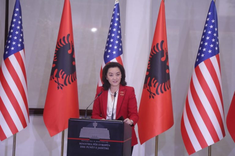 Yuri Kim thirrje Ramës dhe Bashës: Bëni kompromis për të ardhmen e vendit, rishihni listat e deputetëve, kriminelët jashtë Parlamentit Yuri Kim thirrje Ramës dhe Bashës: Bëni kompromis për të ardhmen e vendit, rishihni listat e deputetëve, kriminelët jashtë Parlamentit