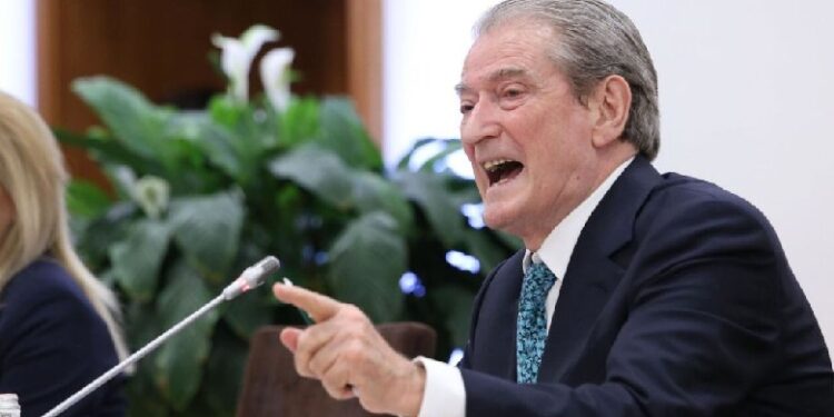 Nga Foltorja e Sali Berishës vetëm hipokrizi, sarkazëm, akuza dhe shantazh Nga Foltorja e Sali Berishës vetëm hipokrizi, sarkazëm, akuza dhe shantazh