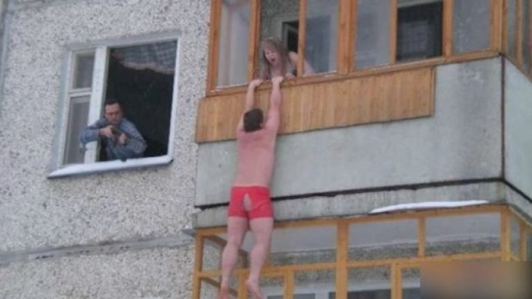 VIDEO/ Tradhtia në çifte, momentet më pikante të fiksuara nga kamera VIDEO/ Tradhtia në çifte, momentet më pikante të fiksuara nga kamera