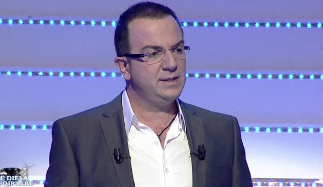 “Turp! Mbushin me para xhepat e atyre që na vranë!”, Ardit Gjebrea del me reagimin e revoltuar: Si na quajti ambasadori amerikan? Dele! “Turp! Mbushin me para xhepat e atyre që na vranë!”, Ardit Gjebrea del me reagimin e revoltuar: Si na quajti ambasadori amerikan? Dele!