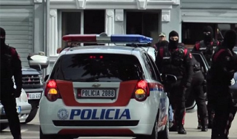 Po lëvizte me “Audi Q7” në Lezhë, pronari shtanget! Përballet me të papriturën në mes të rrugës: Gjashtë persona me kallashnikov i rrethojnë makinën