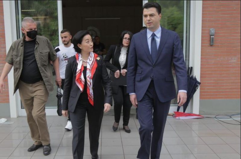 SHBA sytë te PD, ambasada e bën të qartë se Berisha nuk duhet të jetë në Parlament: Qëndrimi ynë për këtë çështje mbetet i pandryshuar SHBA sytë te PD, ambasada e bën të qartë se Berisha nuk duhet të jetë në Parlament: Qëndrimi ynë për këtë çështje mbetet i pandryshuar