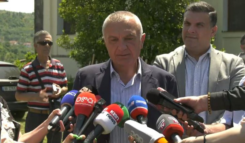 U zgjodh kryetare Kuvendi! Meta i penduar, uron Lindita Nikollën dhe jep mesazhin për Bashën dhe Kryemadhin: Humbëm 2 vite, tani asnjë sekondë bojkot U zgjodh kryetare Kuvendi! Meta i penduar, uron Lindita Nikollën dhe jep mesazhin për Bashën dhe Kryemadhin: Humbëm 2 vite, tani asnjë sekondë bojkot