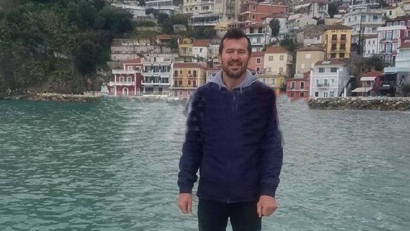 “E vrau duke ngrënë bukë”! E gjurmuan tërë natën në pyll derisa e kapën: Policët i vënë prangat bashkëshortit vrasës të Sabrinës