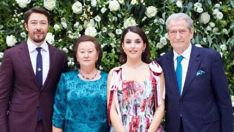 “Sa gjynah vjehrri,” Armina Mevlani reagon për herë të parë pas përjashtimit të Berishës nga grupi parlamentar i PD-së “Sa gjynah vjehrri,” Armina Mevlani reagon për herë të parë pas përjashtimit të Berishës nga grupi parlamentar i PD-së