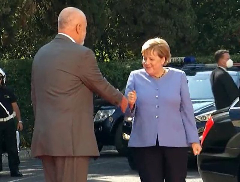 Më shumë se një orë “kokë më kokë”! Përfundon takimi mes kryeministrit dhe kancelares gjermane: Ja ç’pritet të ndodhë në orën 14:35!