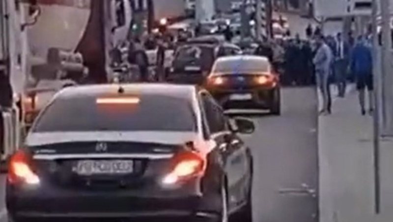 “E turpshme”! Kryeministri i Malit të Zi nuk lejohet të futet në Shqipëri për të marrë pjesë në takim me Merkelin: Makinat qeveritare kthehen në kufi, gazetari zbardh arsyen dhe shpërthen keq