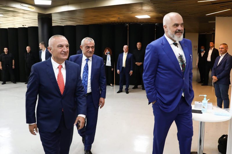 Bllokohen emërimet për Gjykatën e Lartë dhe atë Kushtetuese, erë pazaresh Rama-Meta për të penguar shkarkimin e presidentit Bllokohen emërimet për Gjykatën e Lartë dhe atë Kushtetuese, erë pazaresh Rama-Meta për të penguar shkarkimin e presidentit