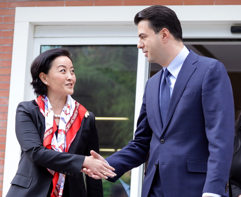 Çfarë do ndodhte nëse Basha nuk do largonte Sali Berishën nga grupi parlamentar i PD-së? Përgjigjet për herë të parë Yuri Kim Çfarë do ndodhte nëse Basha nuk do largonte Sali Berishën nga grupi parlamentar i PD-së? Përgjigjet për herë të parë Yuri Kim