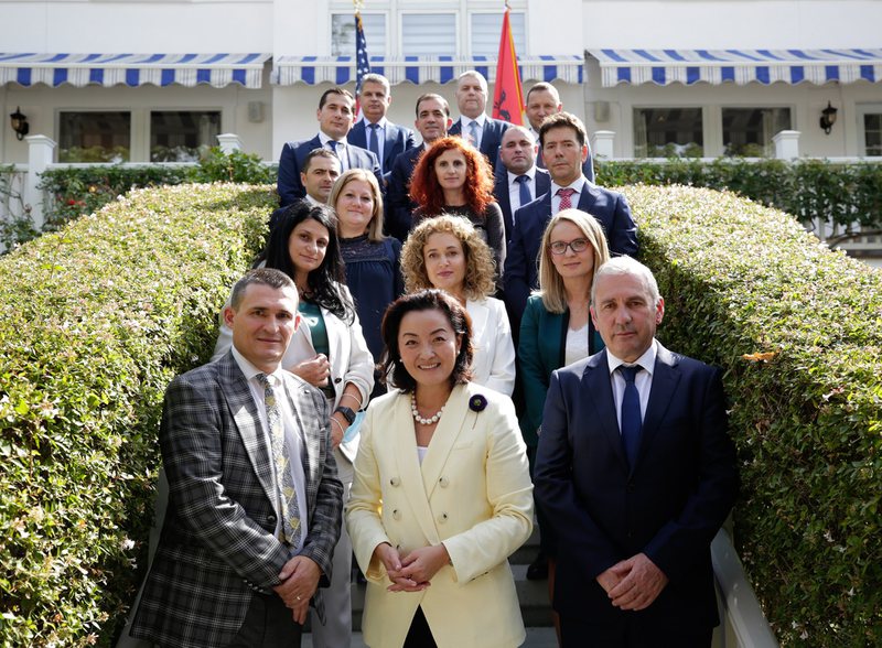 “Koha e pandëshkueshmërisë po merr fund”! Ambasadorja Yuri Kim bën lëvizjen e rëndësishme dhe jep ultimatumin e prerë: Do ndjekin penalisht… “Koha e pandëshkueshmërisë po merr fund”! Ambasadorja Yuri Kim bën lëvizjen e rëndësishme dhe jep ultimatumin e prerë: Do ndjekin penalisht…