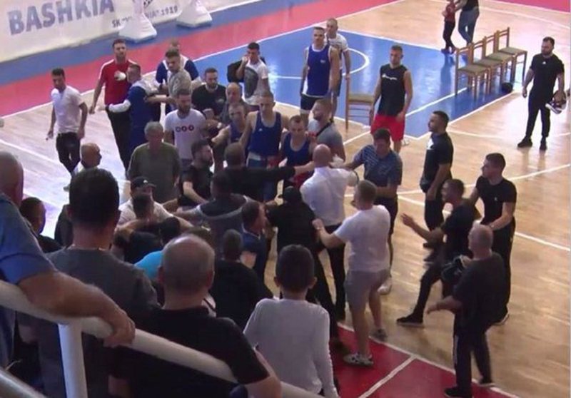 Plas keq sherri në Shkodër, degjeneron në grushte jashtë ringut finalja e boksit