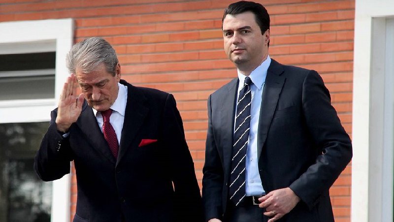 Berisha tregon hapat që do të ndjekë për të mbledhur Kuvendin e partisë që të shkarkojë Bashën Berisha tregon hapat që do të ndjekë për të mbledhur Kuvendin e partisë që të shkarkojë Bashën