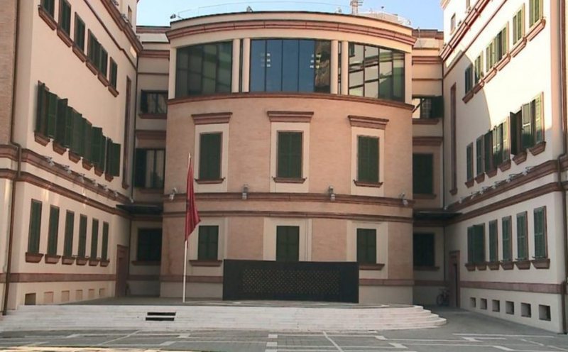 Hetonte policët që shkelnin ligjin, përjashtohet oficeri shqiptar pasi ishte nën hetim për drogë në Gjermani Hetonte policët që shkelnin ligjin, përjashtohet oficeri shqiptar pasi ishte nën hetim për drogë në Gjermani