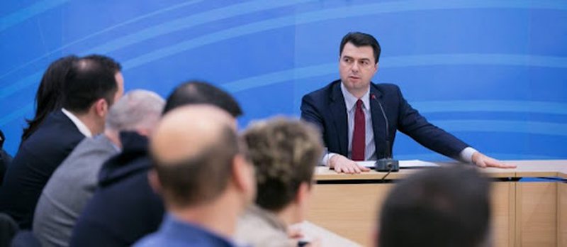 Basha i vendosur kundër Berishës, ua bën të qartë deputetëve se ka mbështetjen e krerëve të DASH në betejën ndaj ish-kryeministrit Basha i vendosur kundër Berishës, ua bën të qartë deputetëve se ka mbështetjen e krerëve të DASH në betejën ndaj ish-kryeministrit