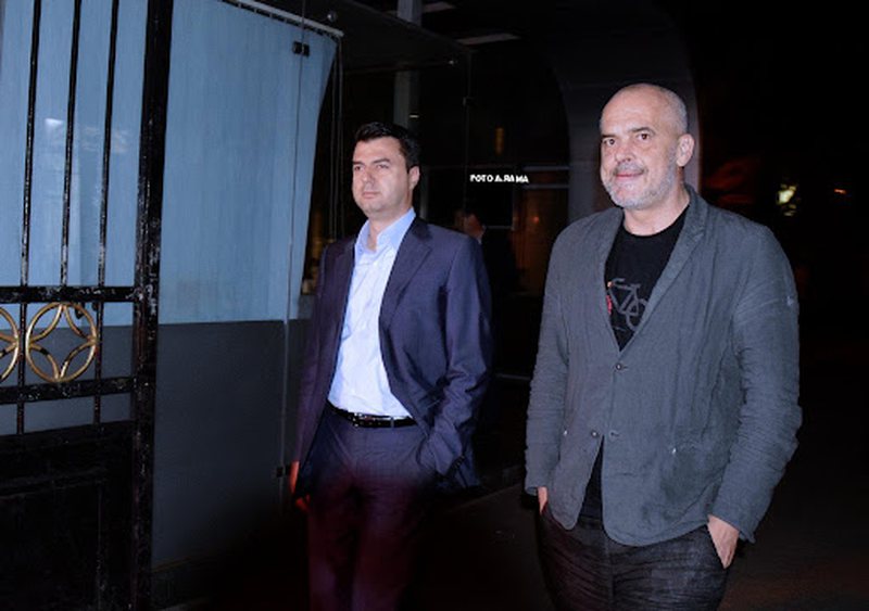 “Situata në PD po dëmton opozitën”: Aleati i Bashës ngre alarmin dhe kërkon t’i përgjigjet pozitivisht dorës së shtrirë të Ramës për bashkëpunim “Situata në PD po dëmton opozitën”: Aleati i Bashës ngre alarmin dhe kërkon t’i përgjigjet pozitivisht dorës së shtrirë të Ramës për bashkëpunim