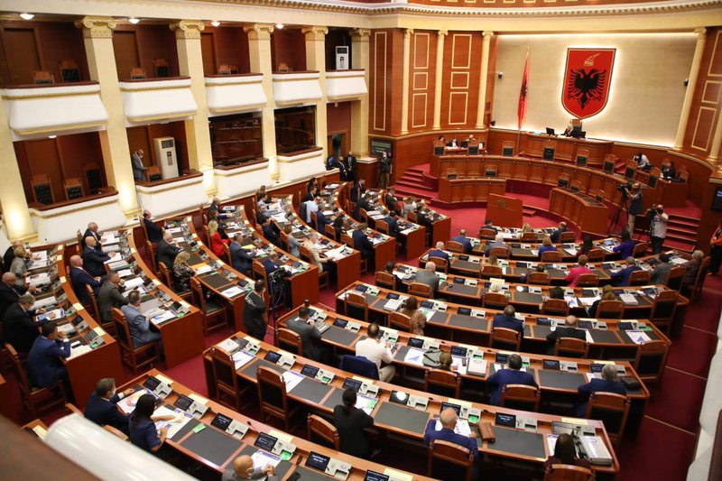 Pas rikthimit të PD në Kuvend, PS tërheq të gjitha ligjet e debatueshme, nga amnistia fiskale, te drafti që i rrudh kompetencat presidentit Pas rikthimit të PD në Kuvend, PS tërheq të gjitha ligjet e debatueshme, nga amnistia fiskale, te drafti që i rrudh kompetencat presidentit