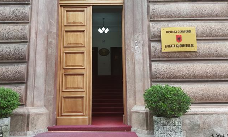 Pragu 1 për qind i Kodit Zgjedhor përfundon në Gjykatën Kushtetuese, Vitore Tusha “përplaset” me përfaqësuesit e Kuvendit, ja detajet Pragu 1 për qind i Kodit Zgjedhor përfundon në Gjykatën Kushtetuese, Vitore Tusha “përplaset” me përfaqësuesit e Kuvendit, ja detajet