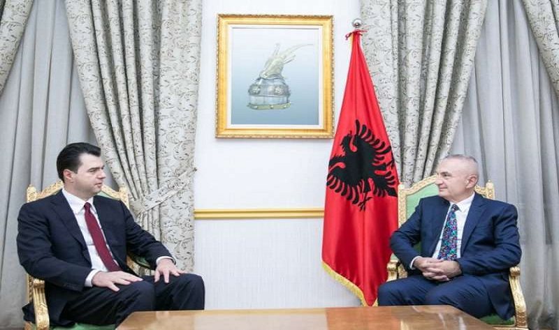 Plas lufta mes Bashës dhe Metës! PD udhëzon bazën: Presidenti ka hedhur në sulm çetën e tij për të na përçarë! Janë kthyer në hipokritë e qesharakë Plas lufta mes Bashës dhe Metës! PD udhëzon bazën: Presidenti ka hedhur në sulm çetën e tij për të na përçarë! Janë kthyer në hipokritë e qesharakë