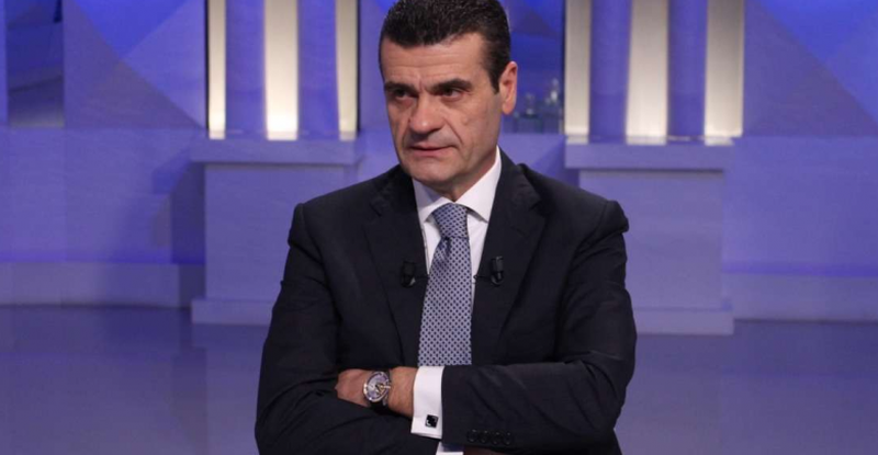 Astrit Patozi krahason Berishën me Tursun Pashain: E ka bllokuar Bashën në “kështjellë” , ja çfarë duhet të bëjë kreu i PD-së Astrit Patozi krahason Berishën me Tursun Pashain: E ka bllokuar Bashën në “kështjellë” , ja çfarë duhet të bëjë kreu i PD-së