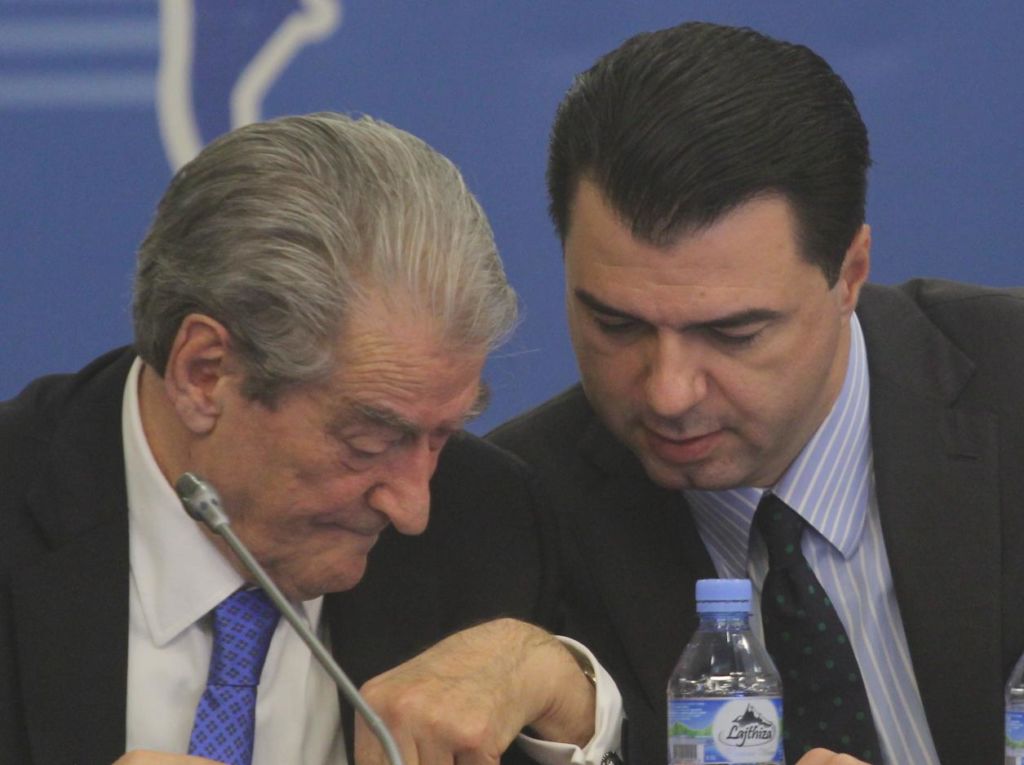 “Halli është më i madh se problemi”! Murrizi del me propozimin ekstrem për Sali Berishën dhe Lulzim Bashën: Ai nuk e mbron dot nga “plumbat” e SHBA-së! “Halli është më i madh se problemi”! Murrizi del me propozimin ekstrem për Sali Berishën dhe Lulzim Bashën: Ai nuk e mbron dot nga “plumbat” e SHBA-së!