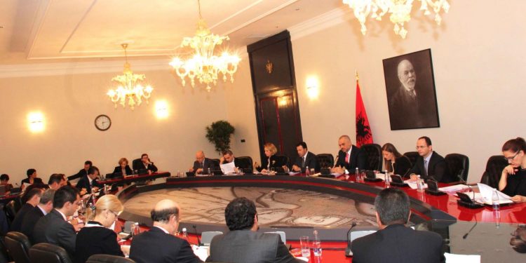 Surprizat e kabinetit “Rama 3”, nga diplomati Zef Mazi, te vajzat e Finos dhe Meidanit… Surprizat e kabinetit “Rama 3”, nga diplomati Zef Mazi, te vajzat e Finos dhe Meidanit…