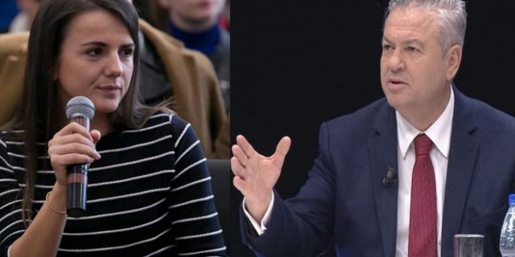 Murrizi sulmon demokratët: Mos u sforconi kot me buqeta me lule tek busti i Azem Hajdarit! Ju as e keni njohur e as e keni vlerësuar kontributin e tij