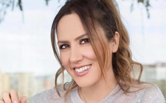 “Unë Arbana jam Sali Berisha”! Moderatorja bëhet pjesë e debatit Berisha-Basha “Unë Arbana jam Sali Berisha”! Moderatorja bëhet pjesë e debatit Berisha-Basha