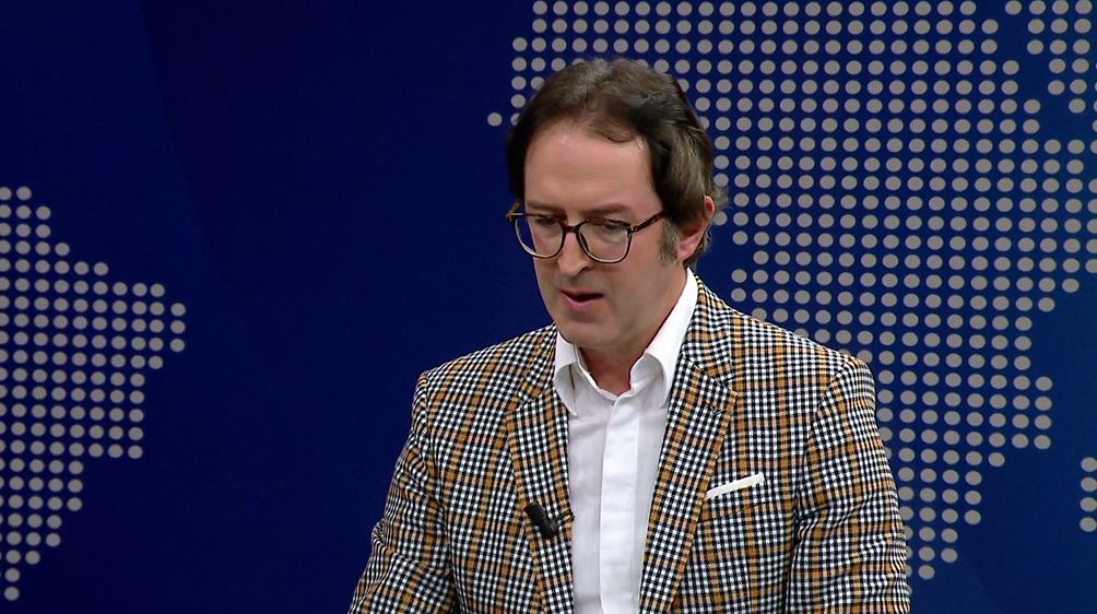 Deputeti i PD zhgënjehet nga Parlamenti: Ç’desha që erdha këtu? Jeni banale, Albin Kurti ikonë, politikani më i pakorruptuar në Ballkan Deputeti i PD zhgënjehet nga Parlamenti: Ç’desha që erdha këtu? Jeni banale, Albin Kurti ikonë, politikani më i pakorruptuar në Ballkan