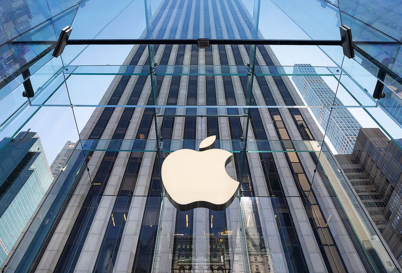 BE “shuplakë” Apple: Një karikues për të gjithë telefonat celularë, tabletat dhe kufjet BE “shuplakë” Apple: Një karikues për të gjithë telefonat celularë, tabletat dhe kufjet