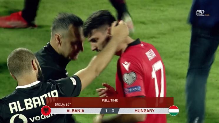 I dha fitoren Shqipërisë dhe la kritikat pas: Armando Broja shpërthen në lot pas ndeshjes me Hungarinë I dha fitoren Shqipërisë dhe la kritikat pas: Armando Broja shpërthen në lot pas ndeshjes me Hungarinë